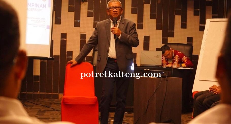 Kaban Kesbangpol Kalteng Jadi Narasumber Pelatihan Peningkatan Kapasitas Aparatur Desa