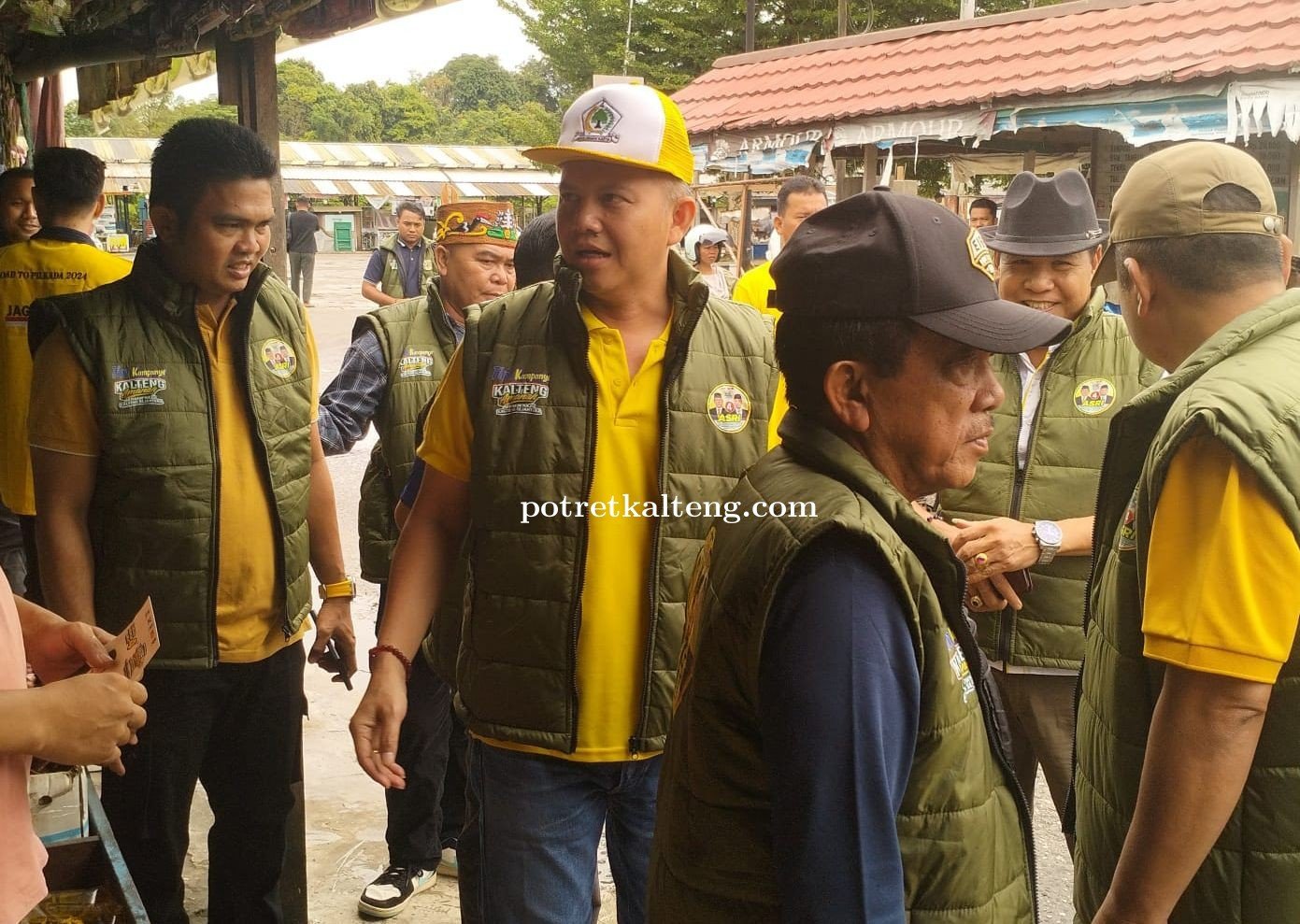 Pasangan ASRI Kunjungi Pasar Tewah dan Kuala Kurun