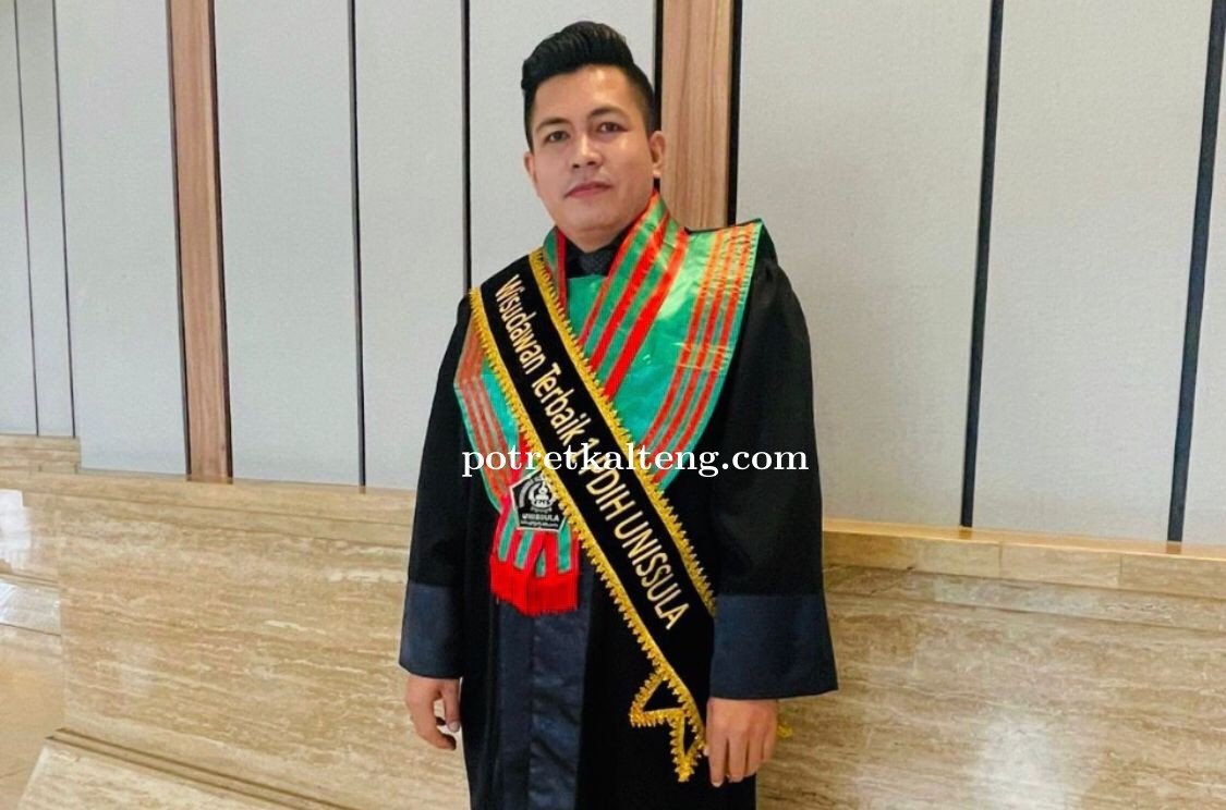 Membanggakan ! Dosen FH UPR Raih Predikat Lulusan dan Wisudawan Doktor Hukum Terbaik
