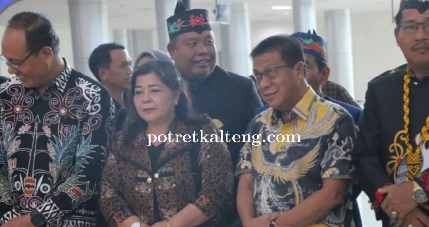 Ketua DPRD Kota Palangka Raya Sambut Kedatangan Wali Kota dan Wakil Wali Kota di Bandara Tjilik Riwu
