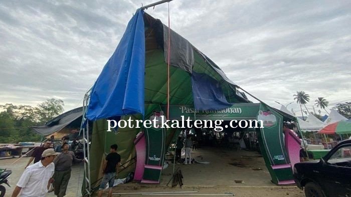 Pasar Ramadan Paringin Porak-Poranda Diterjang Angin Kencang, Sejumlah Tenda dan Dagangan Pedagang R