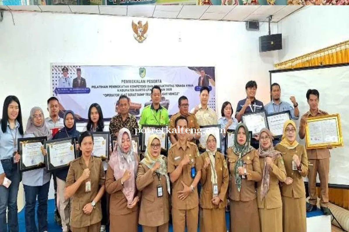 Pemkab Barito Utara Berikan Penghargaan kepada Perusahaan yang Dukung Program Disnakertranskop UKM