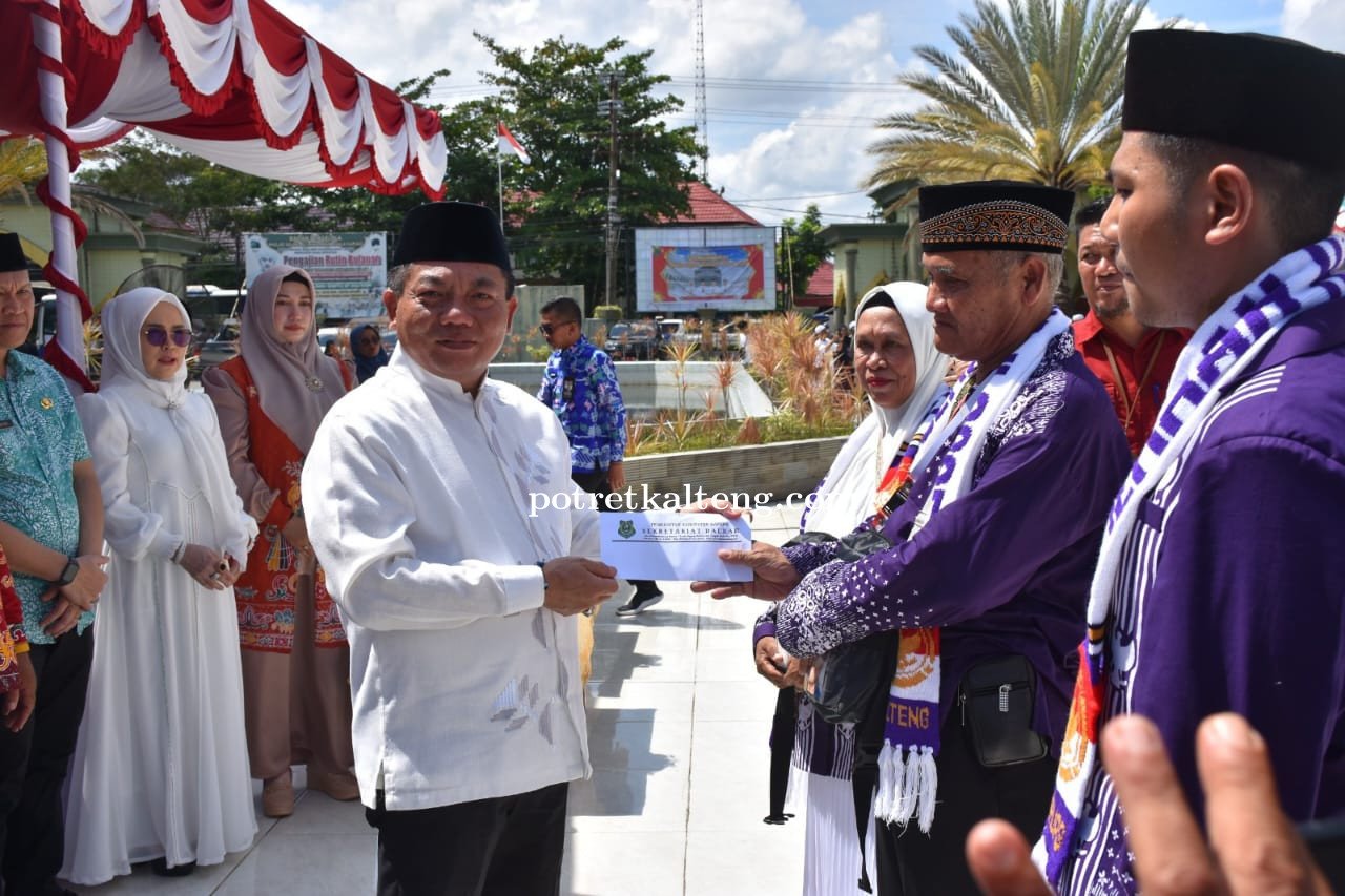 Bupati Kapuas Resmi Lepas 324 Jemaah Calon Haji Musim Haji 1446 H/2025 M