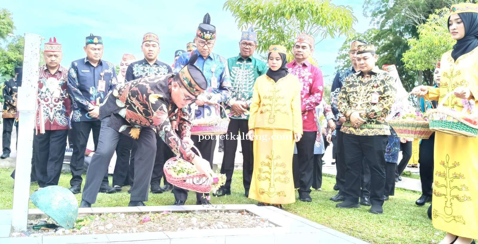 Peringati Hari Jadi ke-68, Pemprov Kalteng Gelar Ziarah dan Tabur Bunga untuk Kenang Jasa Pahlawan