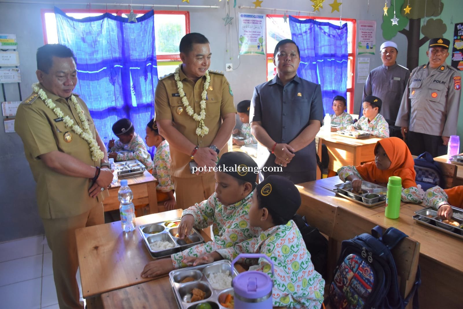 Bupati Kapuas Tinjau Langsung Pelaksanaan Program Makan Bergizi Gratis di Sejumlah Sekolah