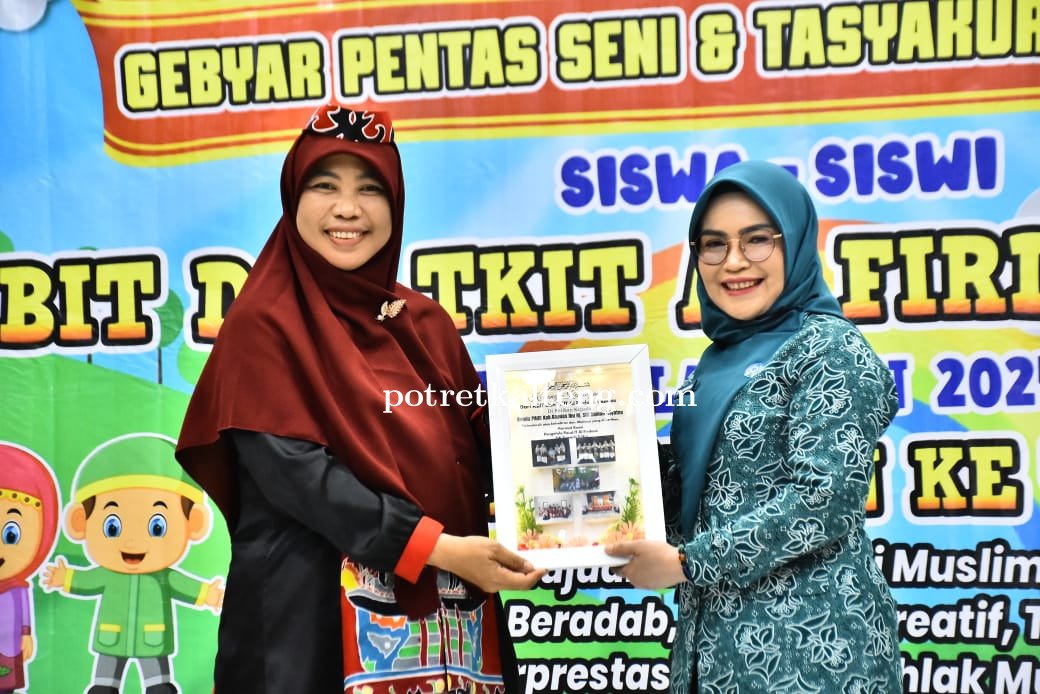 Hadiri Tasyakuran Kelulusan TKIT AL Firdaus, Ketua TP PKK Kapuas Dorong Sinergi Guru dan Orang Tua