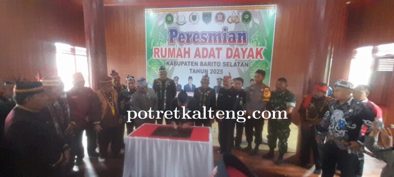 Pj Bupati Barsel Resmikan  Rumah Adat Dayak
