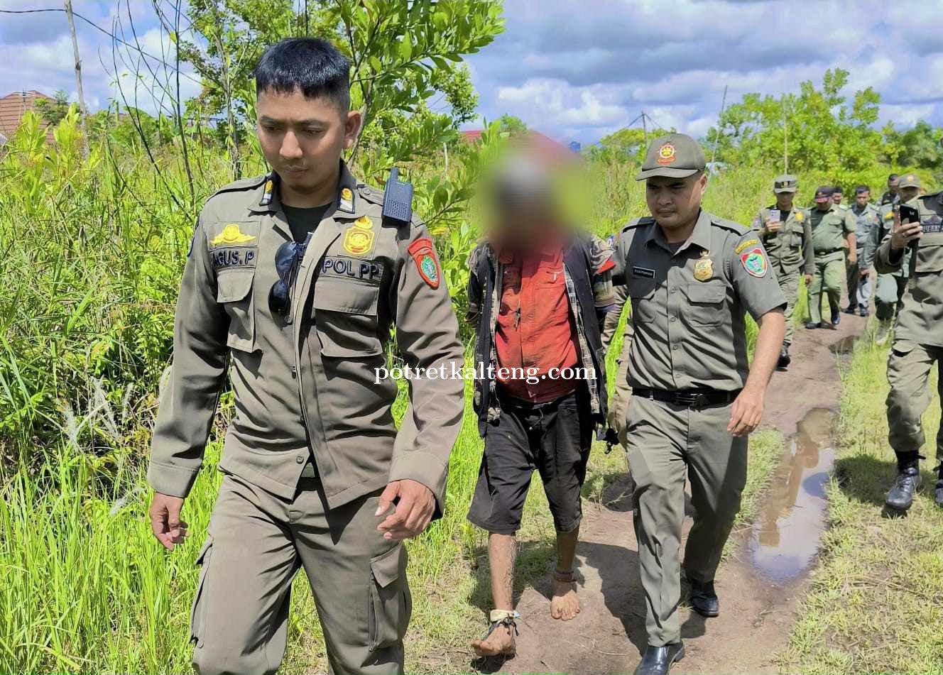 Satpol PP Kalteng Tangani Dua Remaja Bersenjata Tajam, Diduga Alami Gangguan Jiwa Akibat Penyalahgun