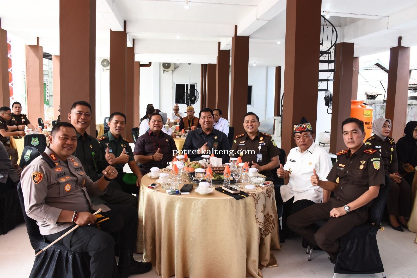 Bupati Kapuas Sambut Kajari Baru dengan Tradisi Adat Potong Pantan
