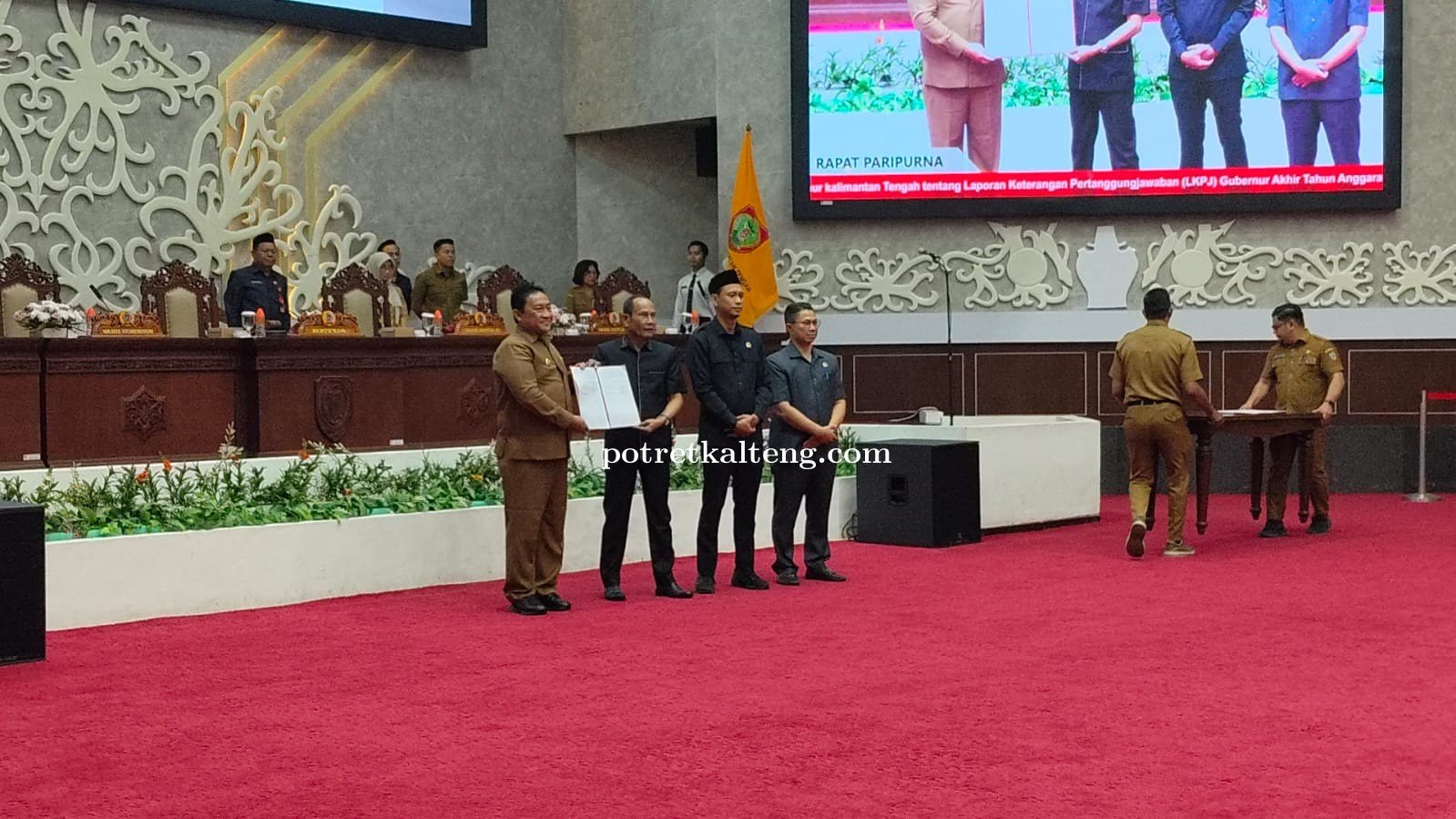 Wagub Kalteng Sampaikan LKPj Gubernur 2025 pada Rapat Paripurna DPRD