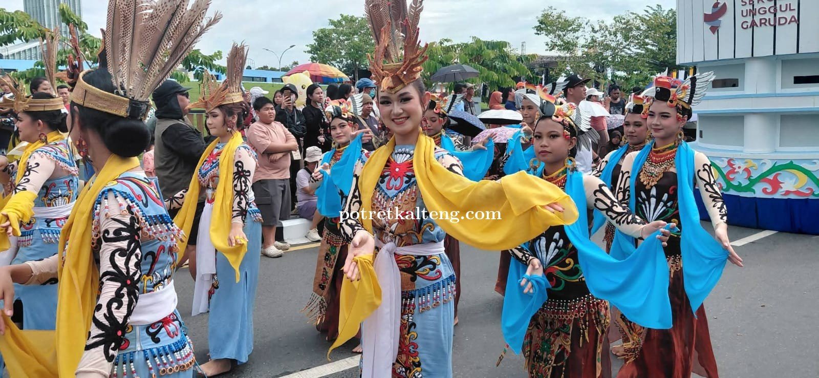 Pesona Eksotik Budaya Dayak Memukau di Festival Budaya Isen Mulang 2026
