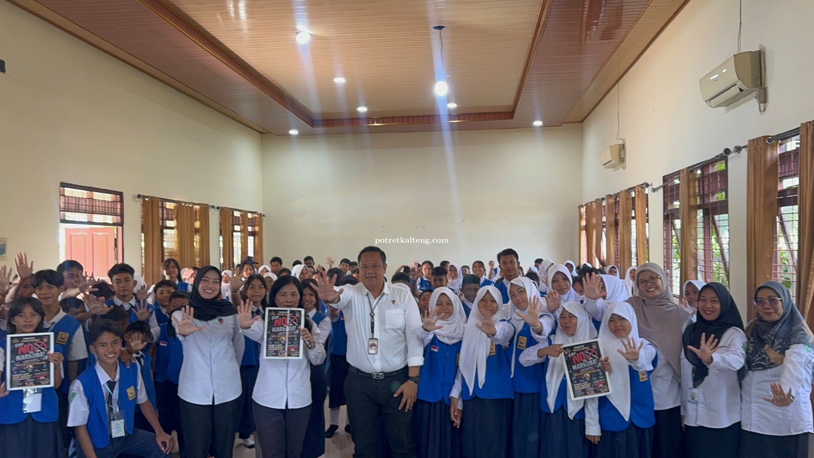 Satresnarkoba Polres Kapuas Beri Sosialisasi Bahaya Narkoba kepada Pelajar SMPN 2 Selat