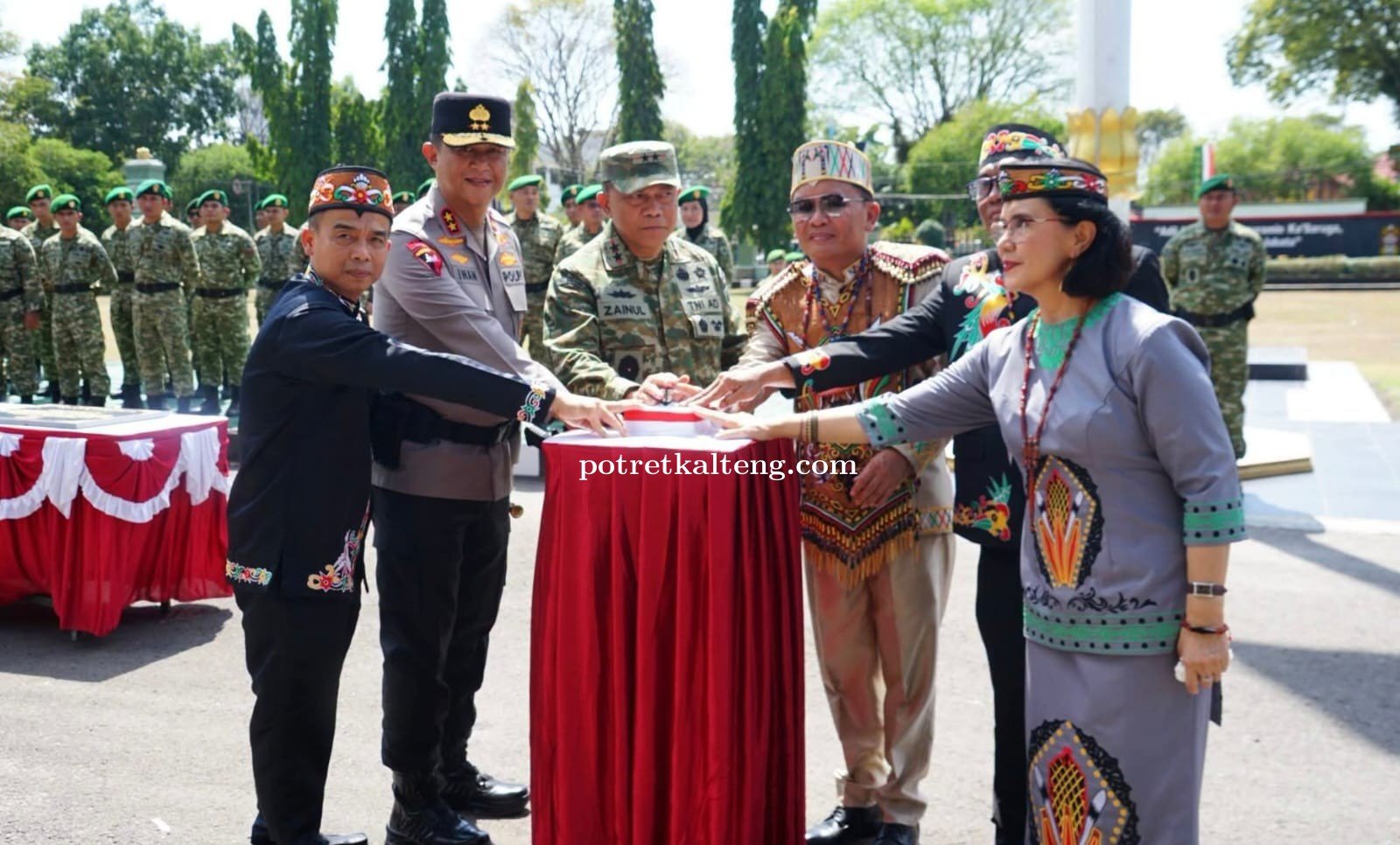 Gubernur Agustiar Sabran Hadiri Peresmian Patung Jenderal Sudirman dan Tambun Bungai di Kodam XXII