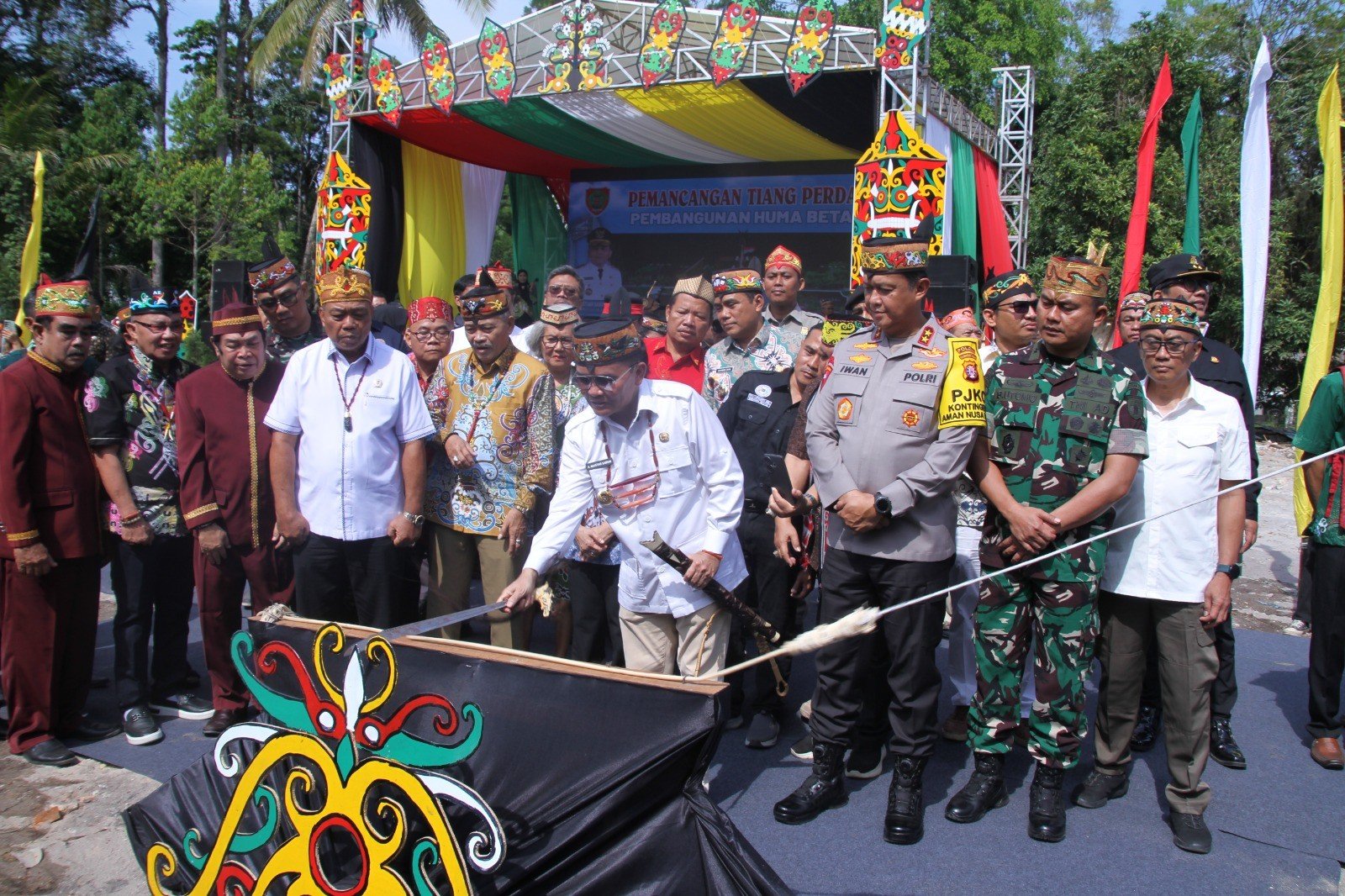 Resmi Dimulai, Huma Betang Terbesar di Dunia Bakal Berdiri di Kalimantan Tengah