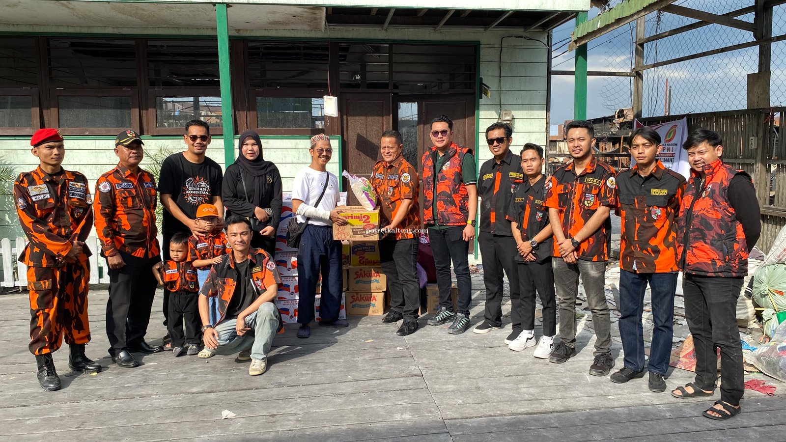 Sapma Pemuda Pancasila Kalteng Salurkan Bantuan untuk Korban Kebakaran Gang Sari 45