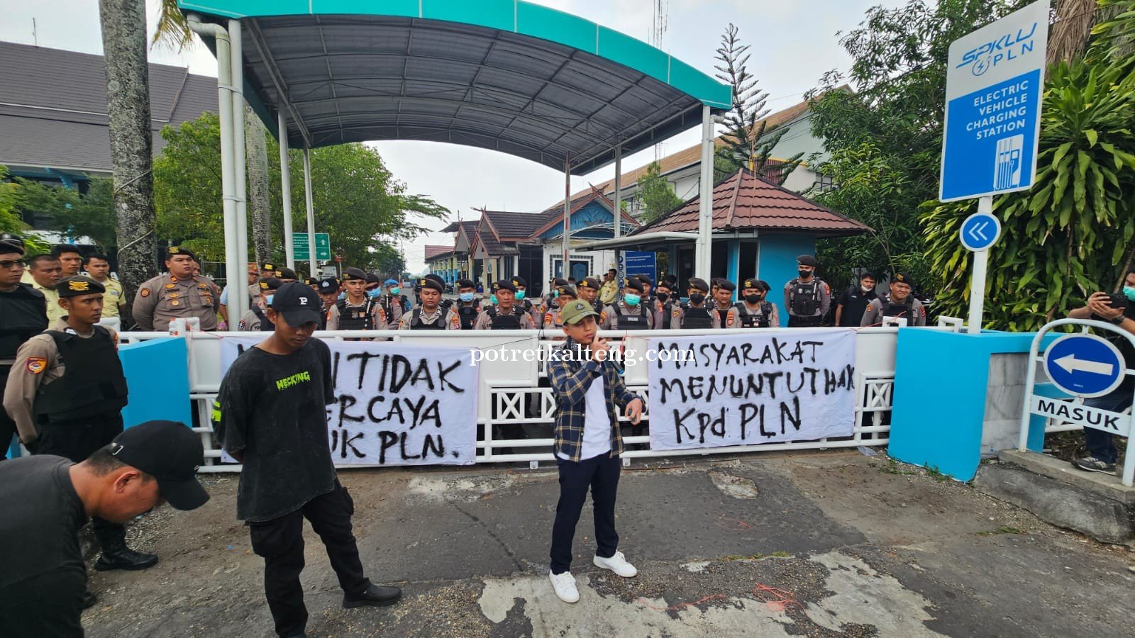 Aliansi Gerakan Palangka Raya Gelap Tuntut PLN Hadirkan Solusi Nyata Atas Pemadaman Listrik
