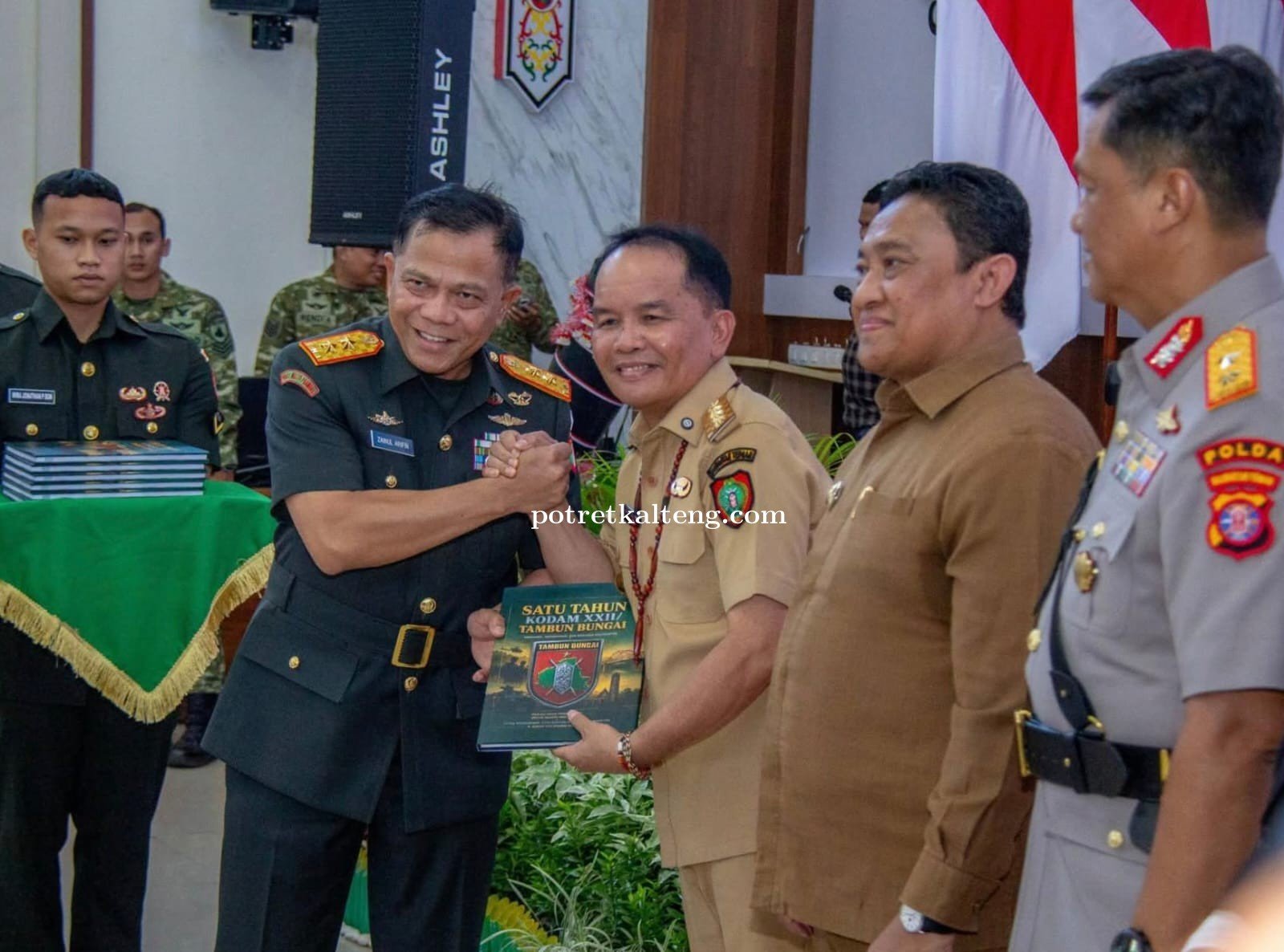 GUBERNUR AGUSTIAR SABRAN HADIRI RAMAH TAMAH HUT KE-1 KODAM XXII/TAMBUN BUNGAI