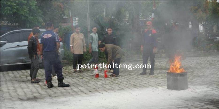 DPKP Palangka Raya Gelar Pelatihan Penggunaan APAR, Warga Antusias Belajar Teknik Pemadaman Api
