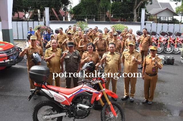 Pemkab Kapuas Serahkan Motor Trail untuk Penanganan Karhutla, Bahas Transmigrasi Lokal Akibat Banjir