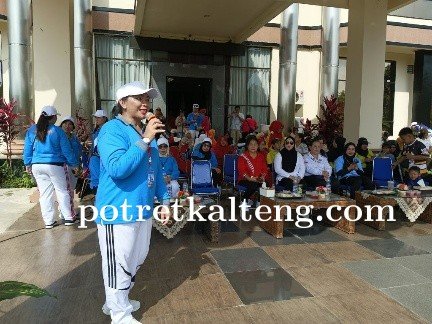 Ribuan Warga Meriahkan Jalan Sehat Hari Parlemen di DPRD Katingan