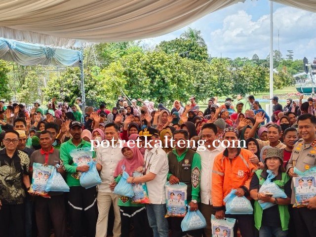 Gubernur Agustiar Berikan THR dan Sembako Untuk Ojol dan Petugas Kebersihan di Palangka Raya