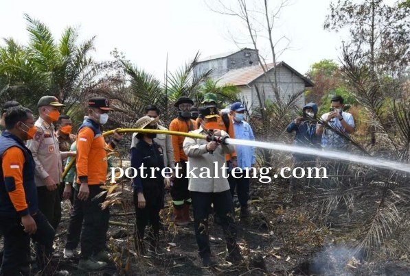 Wagub Kalteng Turun Langsung Pantau Penanganan Karhutla di Palangka Raya
