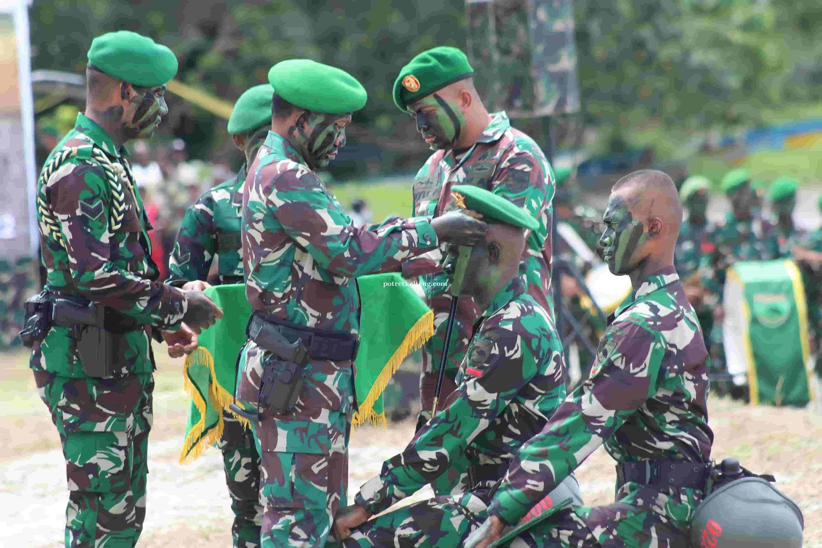 Pangdam XVIII/Kasuari Mayjen TNI Gabriel Lema, S.Sos. Pimpin Upacara Pembaretan Prajurit Dimjurtaif