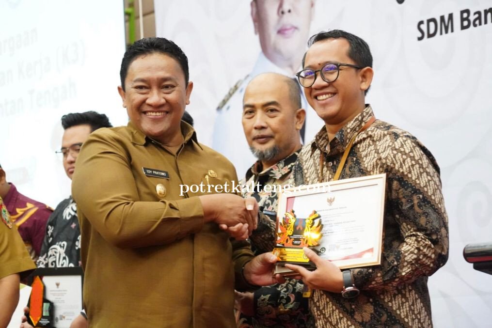 Dalam Rangka Bulan (K3), Wagub Kalteng Serahkan Penghargaan Zero Accident ke Perusahaan di Kalteng